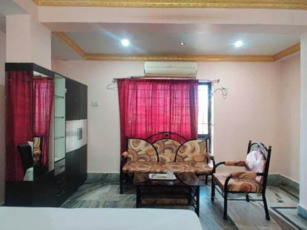 Classic Triple Room, Multiple Beds, City View photo 3