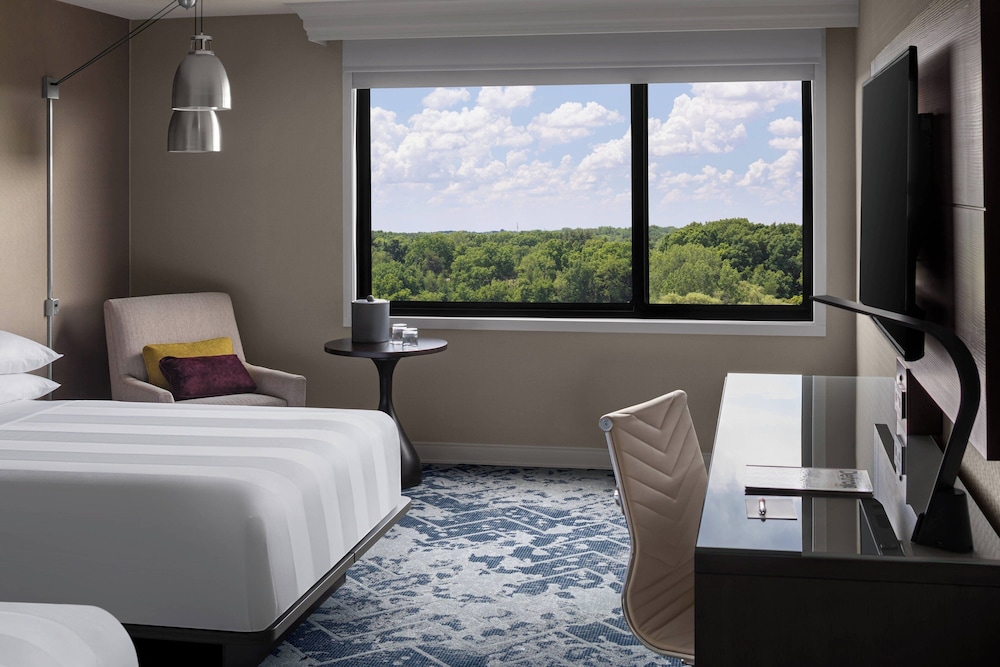 Room, 2 Queen Beds, Lake View - Photo 1