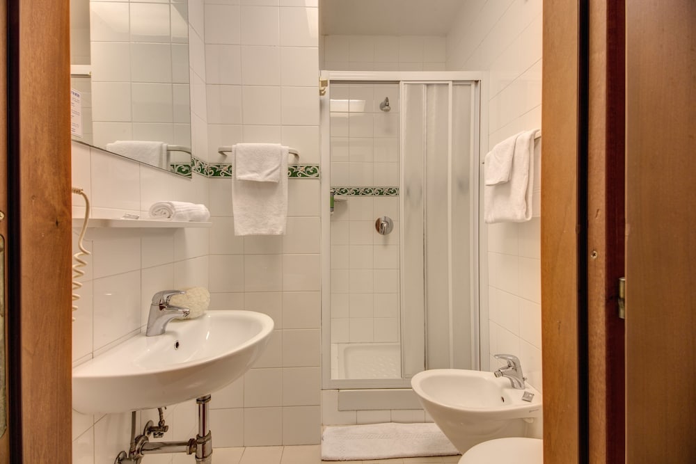 Standard Double Room Single Use photo 2