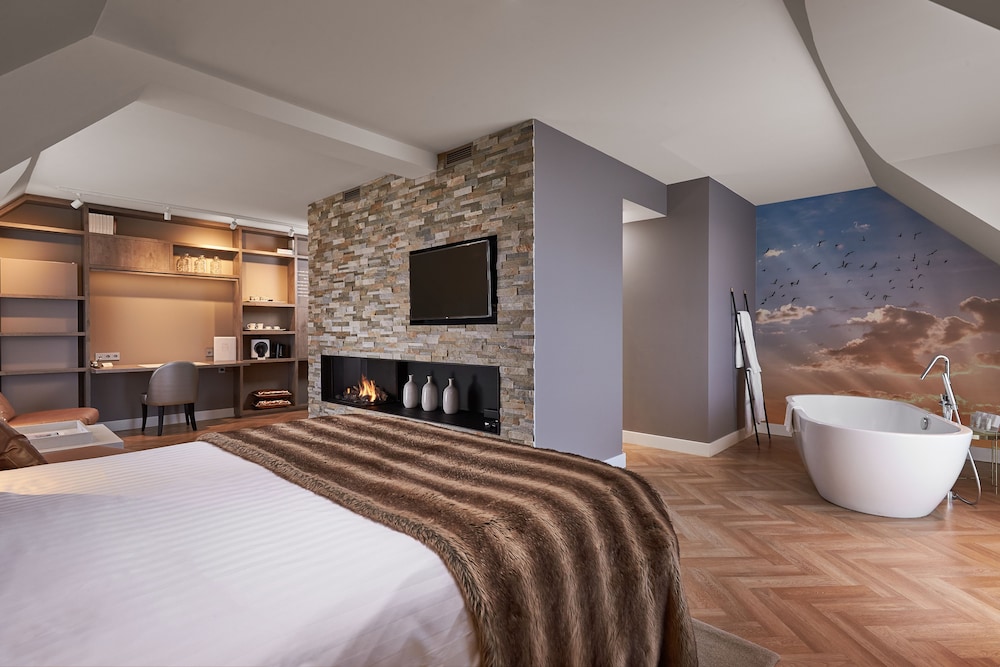 Sunrise Suite photo 3