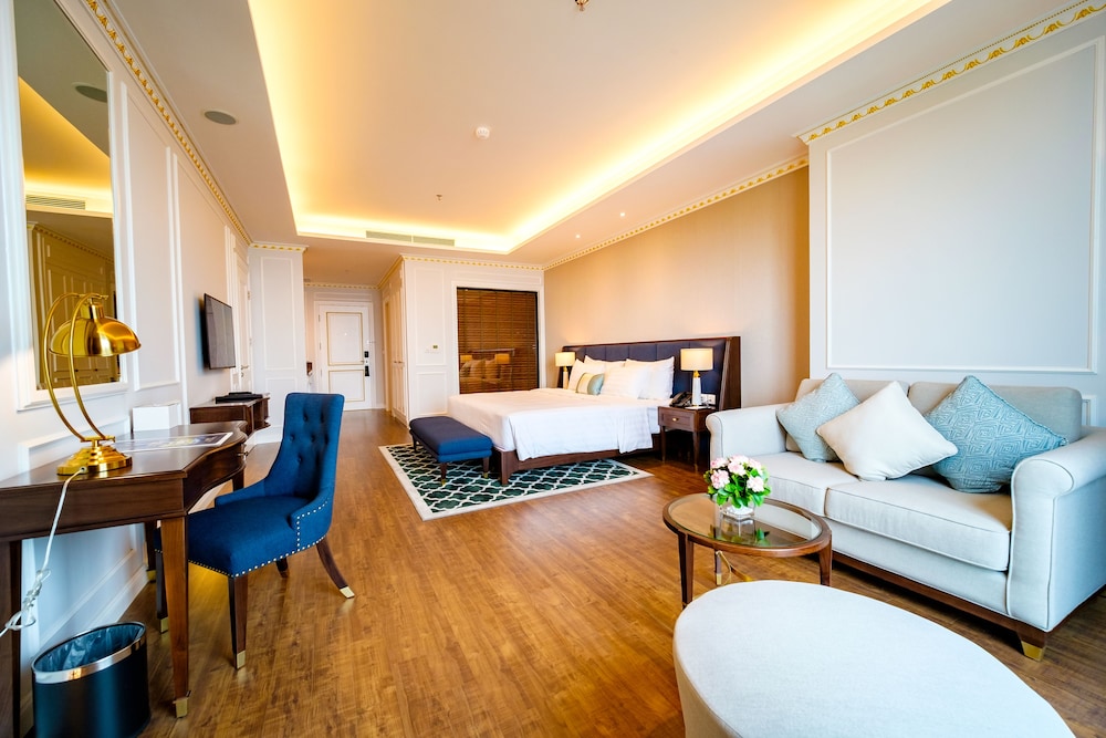 Deluxe Double Room, Golf View - Photo 7