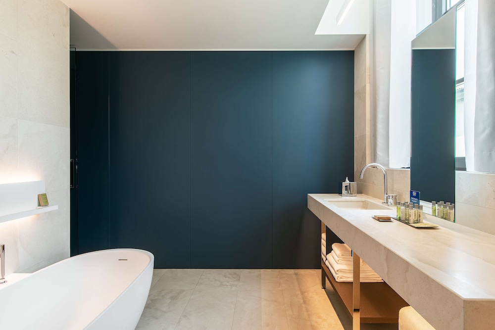 Two bedrooms Suite thumbnail 6