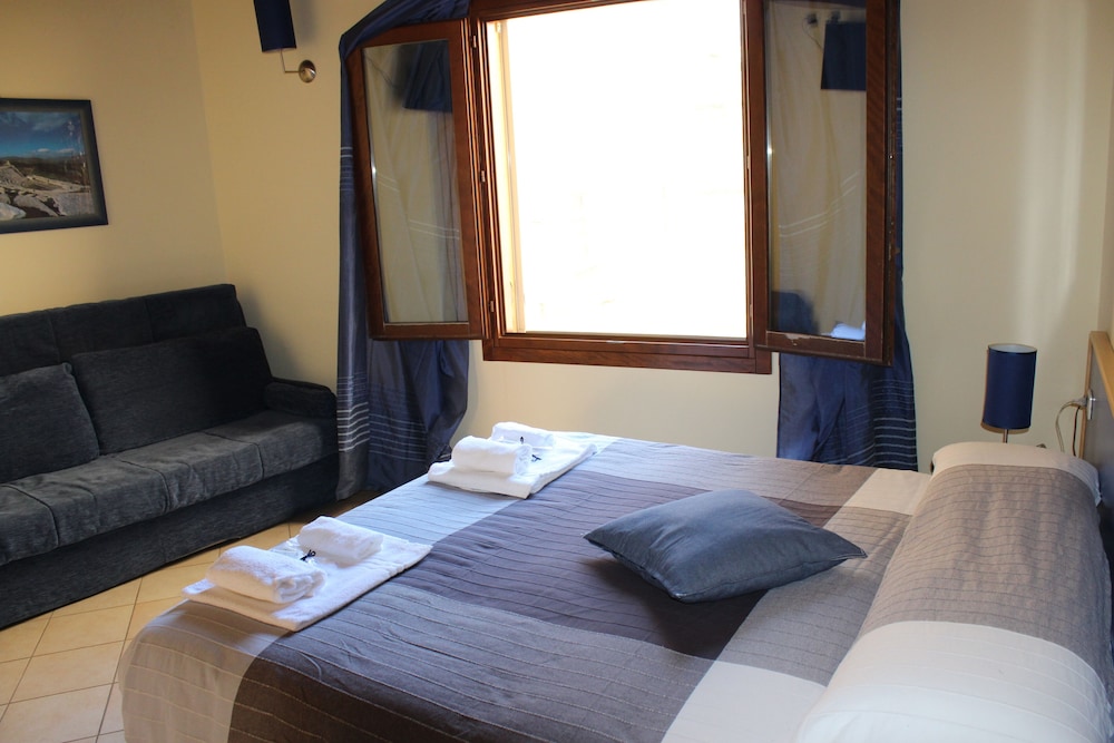Family Apartment, 2 Bedrooms - Photo 11