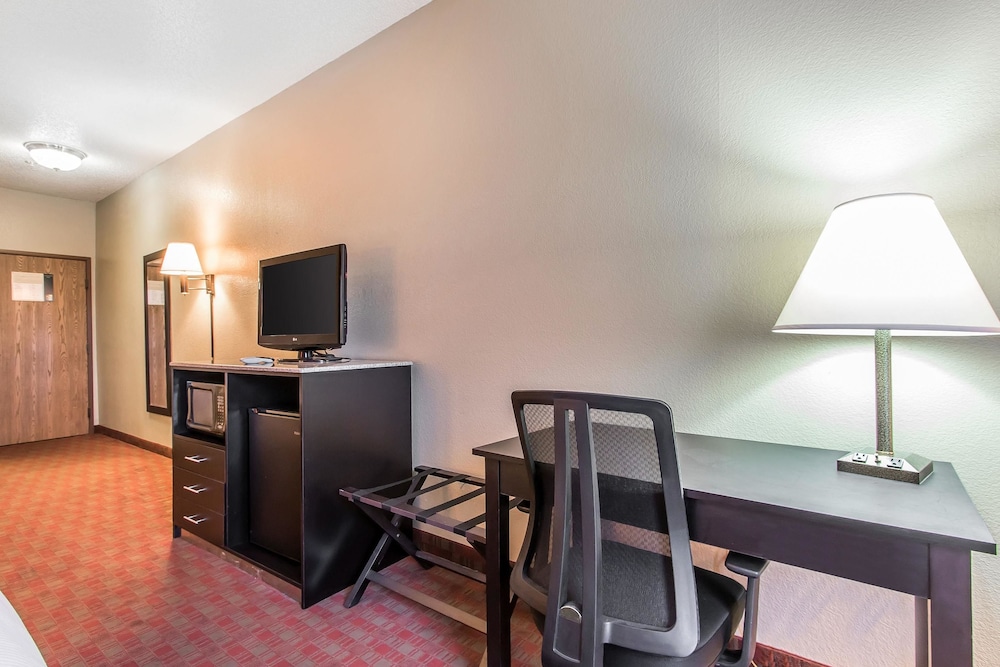 Standard Room, 2 Queen Beds, Non Smoking - Photo 1