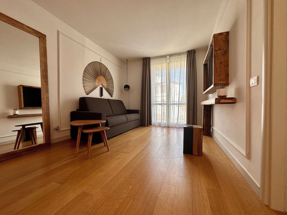 Annex Building Deluxe Apartment (100 meters) photo 3