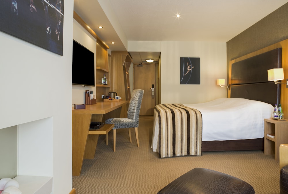 Deluxe Double Room - Photo 11