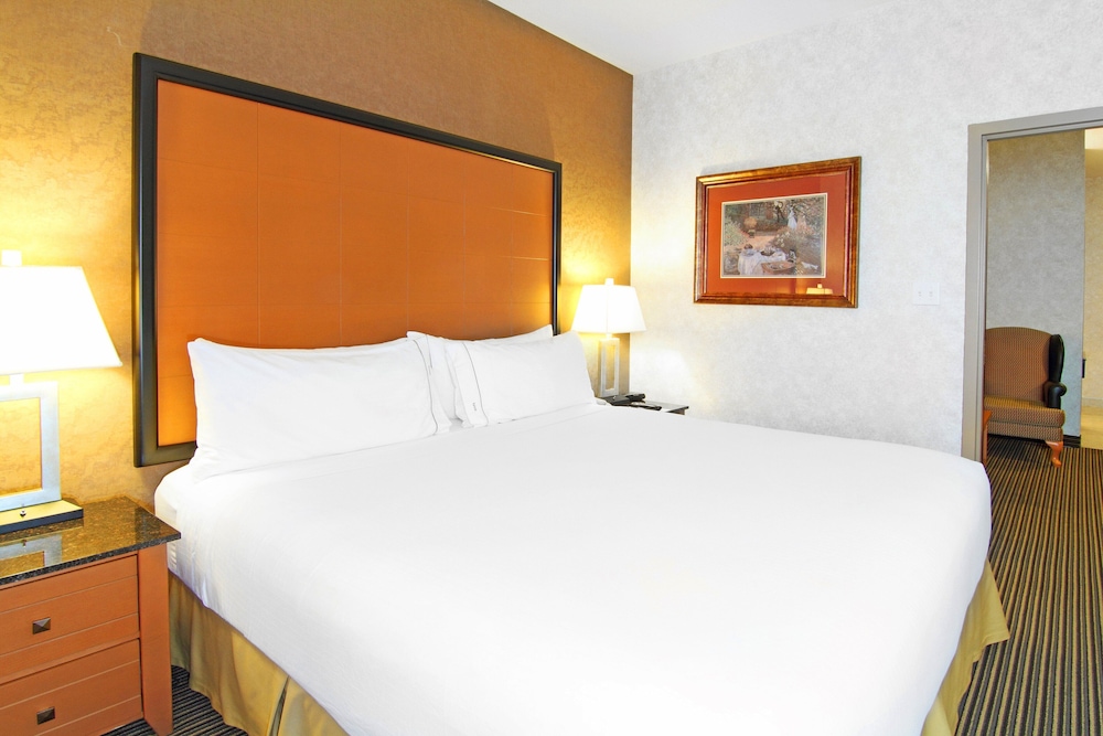 Suite, 1 King Bed, Fireplace (Jetted Tub) - Photo 3