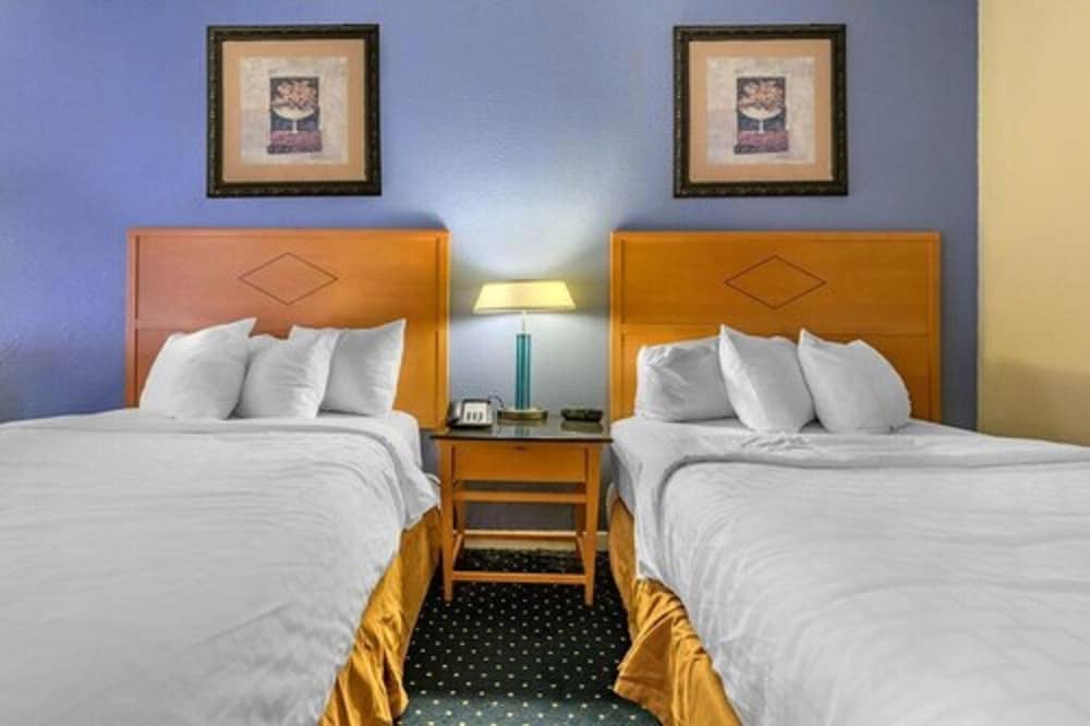 Double Room, Multiple Beds, Non Smoking photo 1