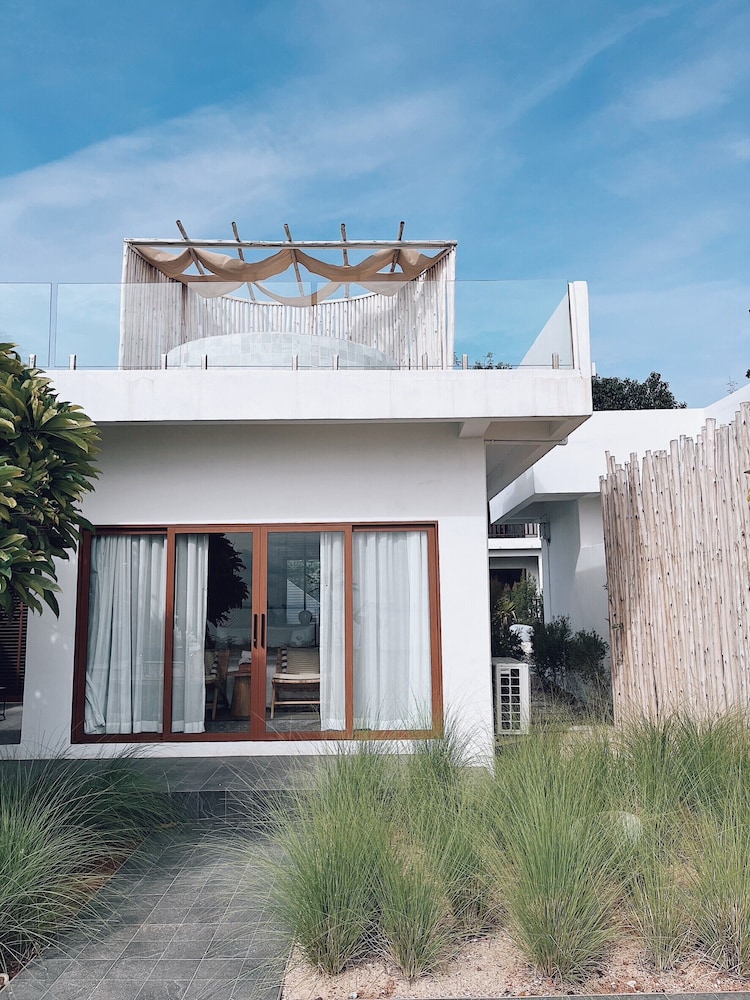 Pacific Green Ocean Villa - Photo 2