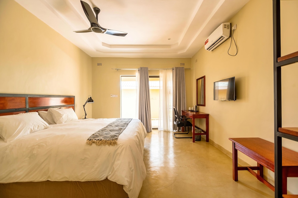 Luxury Double Room, 1 King Bed, Pool Access, Pool View