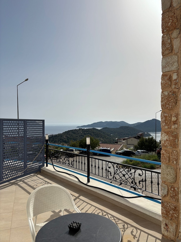 Standard Suite, 1 Double Bed with Sofa bed, Partial Sea View, Ground Floor photo 1