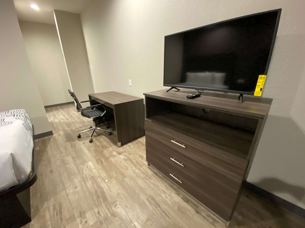Suite, 1 King Bed, Non Smoking, Kitchen (Dining Table, Full Kitchen) - Photo 6