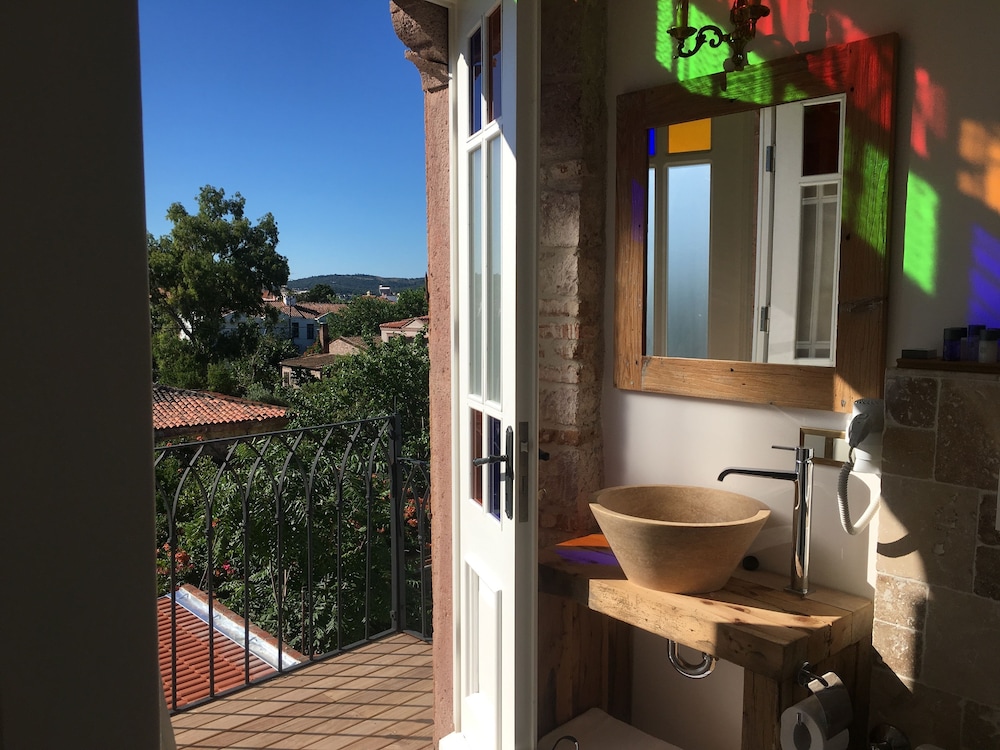 Deluxe Suite photo 2