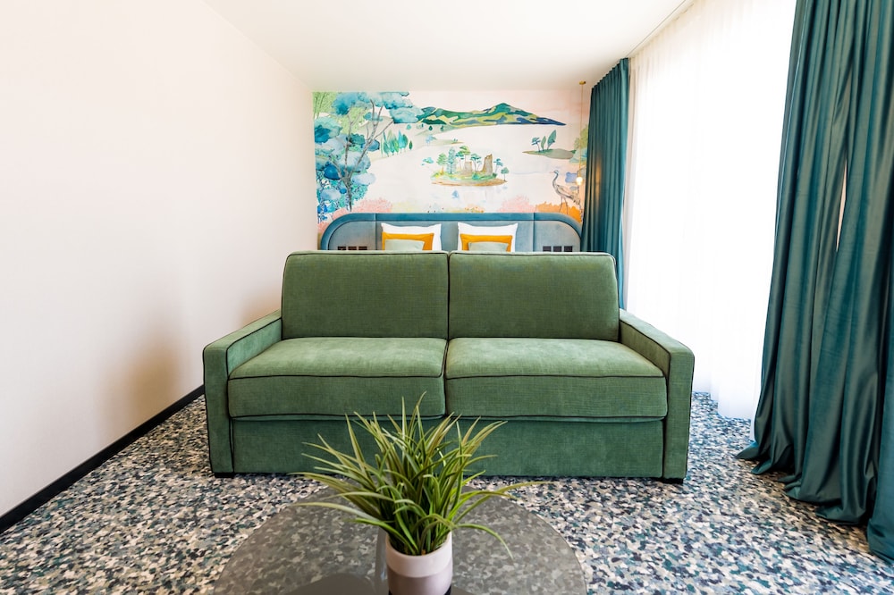 Family Room - Photo 6