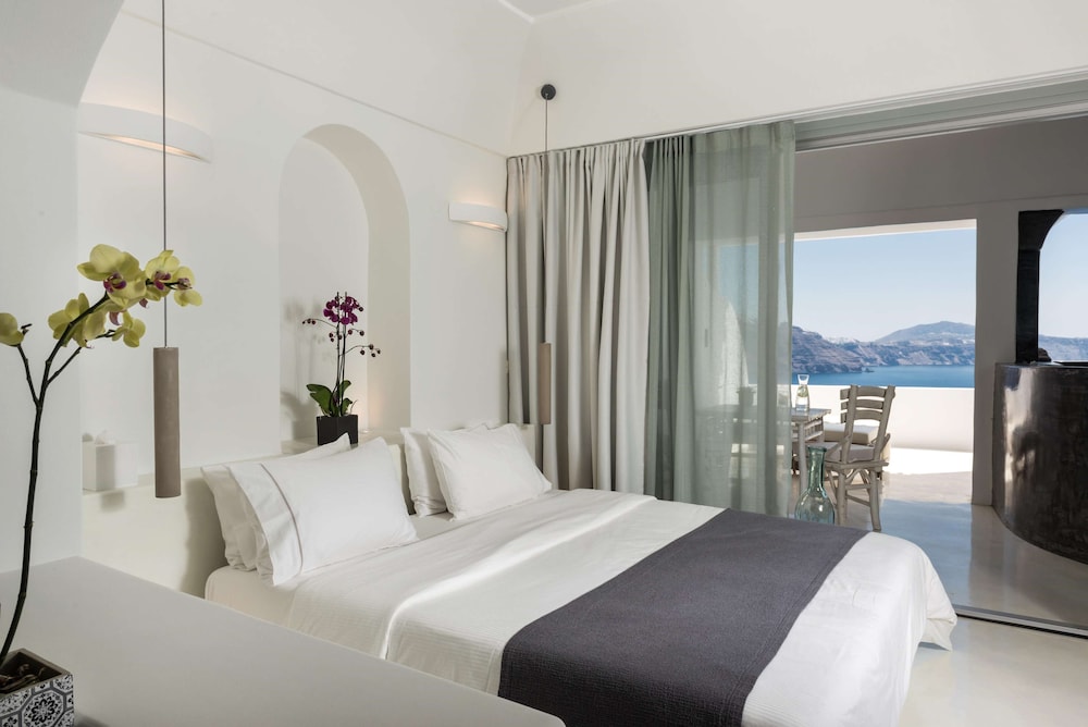 Honeymoon Suite with Outdoor Hot tub - Photo 4