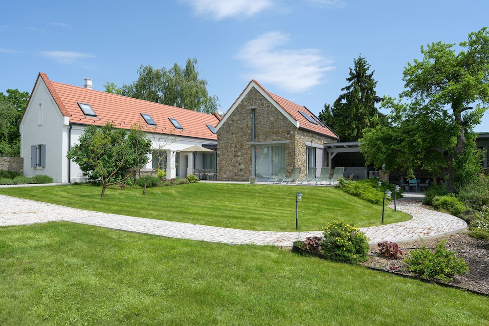 Villa photo 2