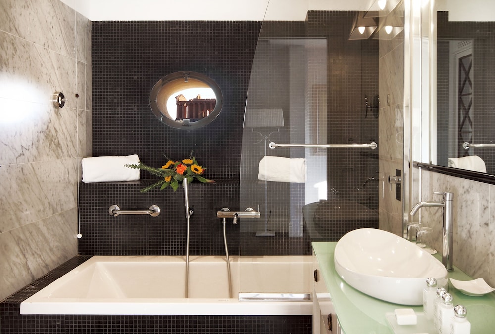 Superior Room - Photo 5