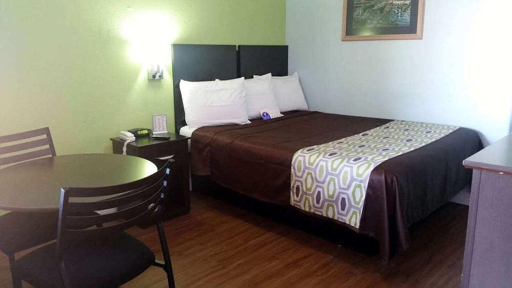 Suite, 1 Queen Bed, Non Smoking, Kitchen - Photo 2