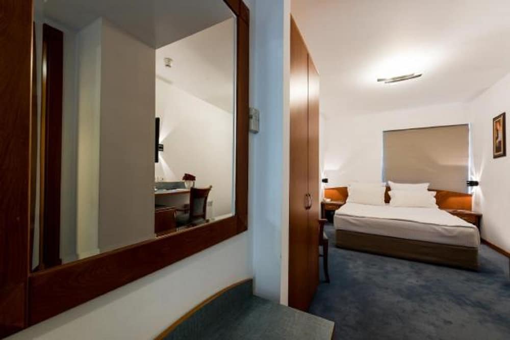 Standard Double Room - Photo 3