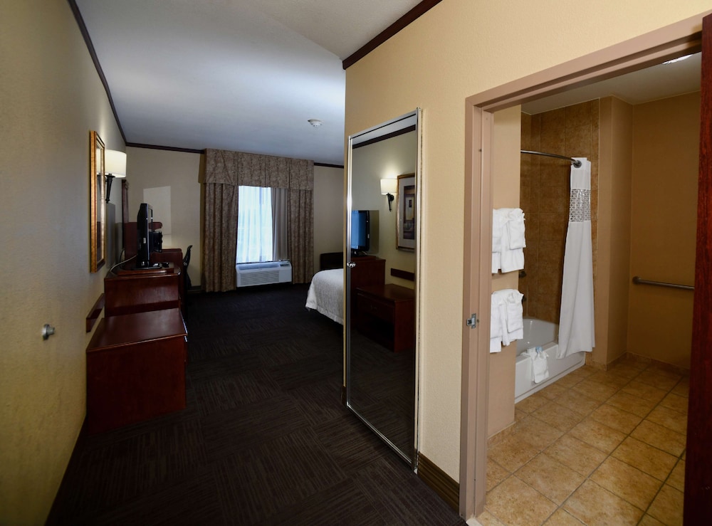 Room, 1 King Bed, Accessible - Photo 1