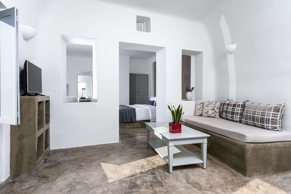 Deluxe Suite with Outdoor Hot tub - Photo 11