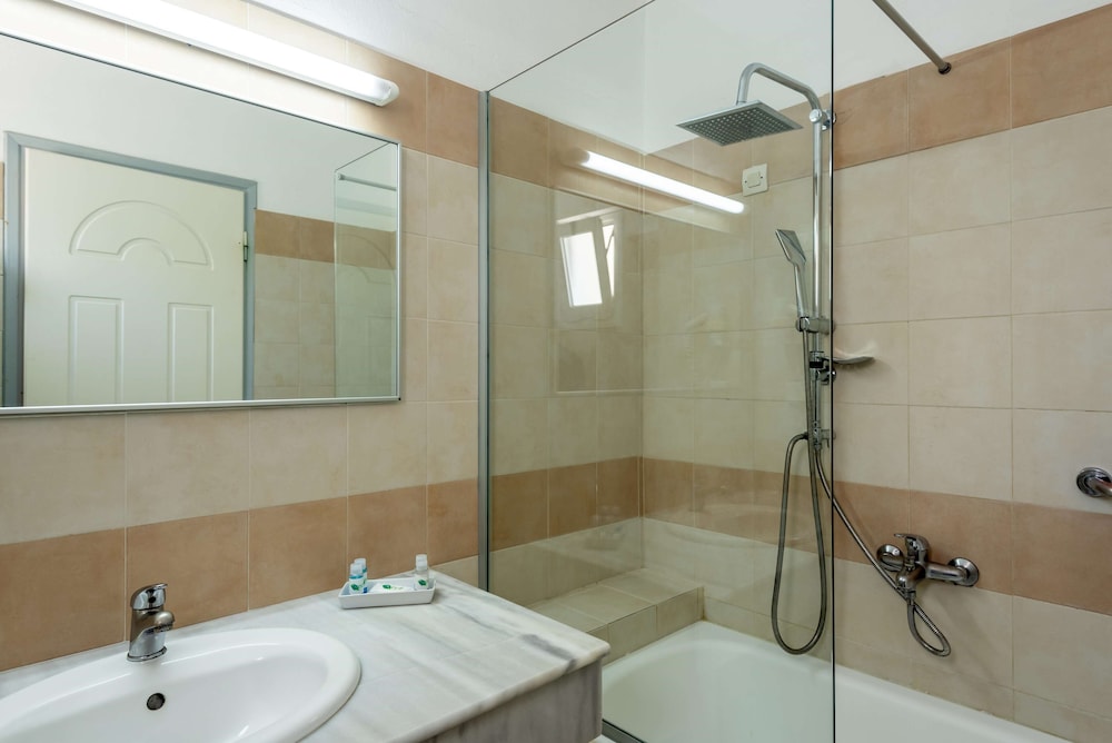 Standard Double Room Single Use, Garden View photo 3