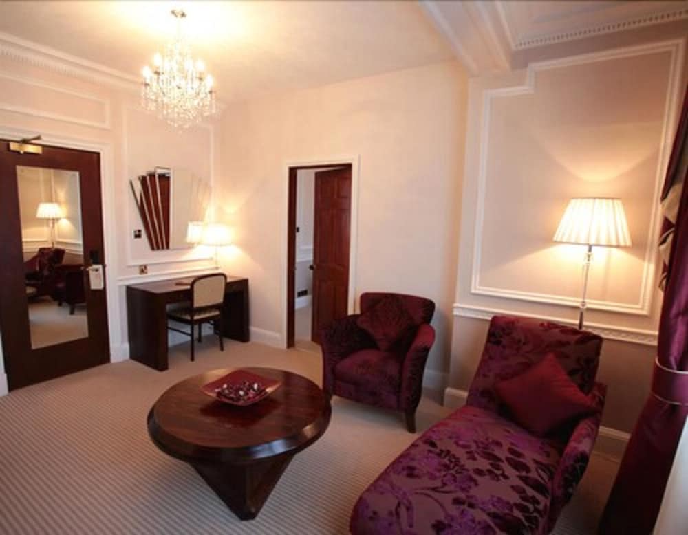 Honeymoon Suite