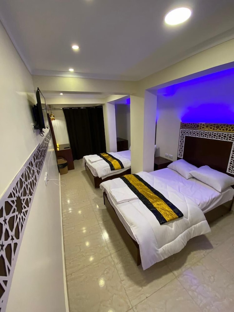 Deluxe Double or Twin Room - Photo 8