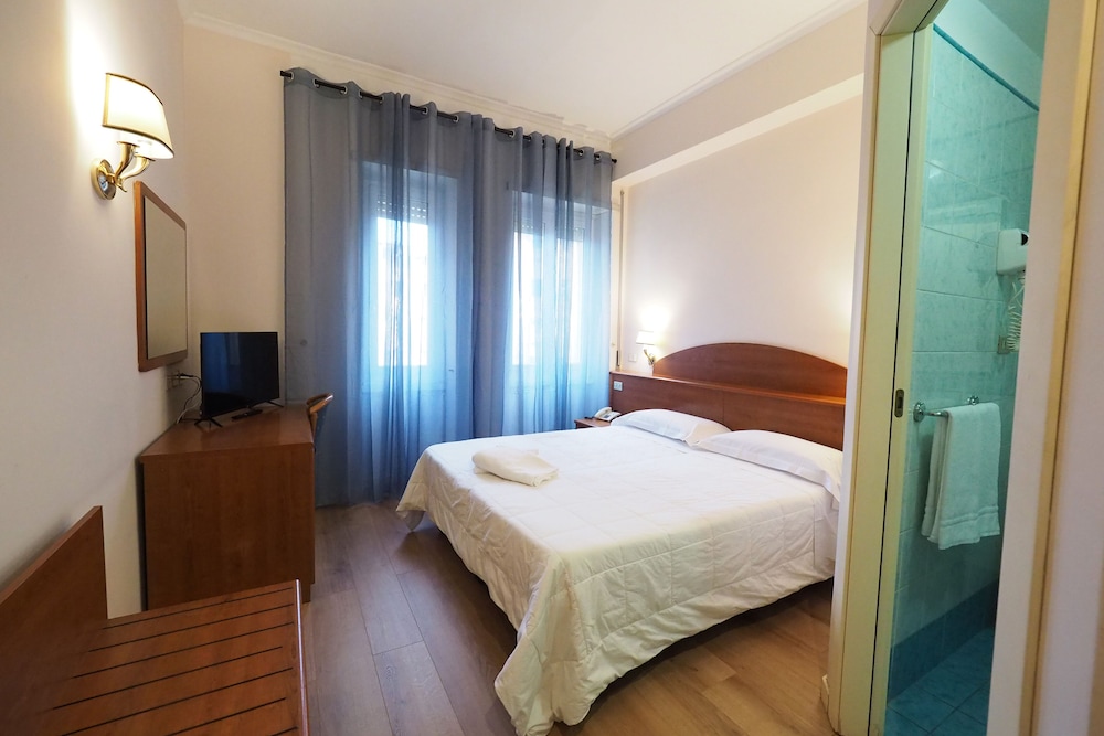 Double Room - Photo 2
