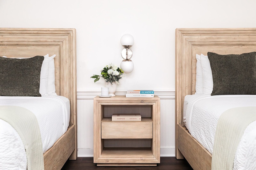 Standard Room, 2 Queen Beds (East Wing) photo 2