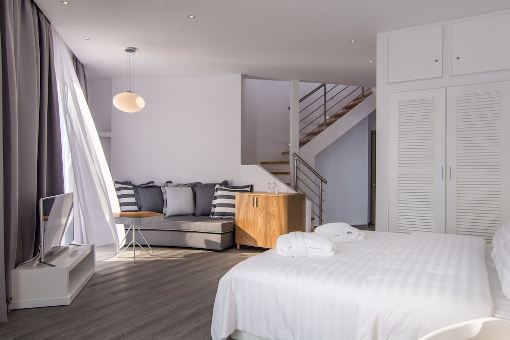 Deluxe Suite, Sea View photo 3