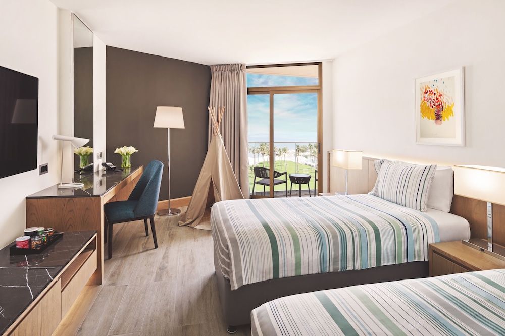 Two Sea View Connecting Family Rooms, Private Beach, Splash Park & Mall Shuttle photo 2