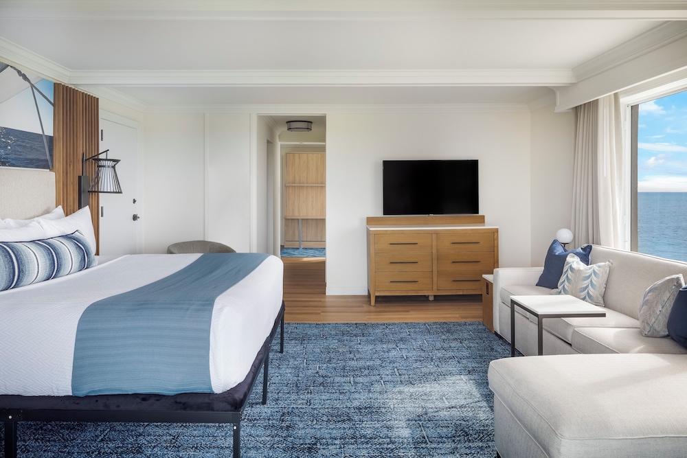 Junior Suite, Multiple Beds, Partial Ocean View