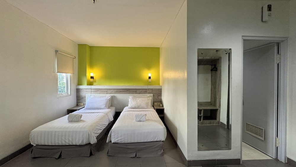 Deluxe Twin Room photo 3