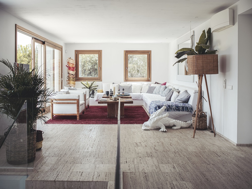 Luxury Villa, 4 Bedrooms photo 2