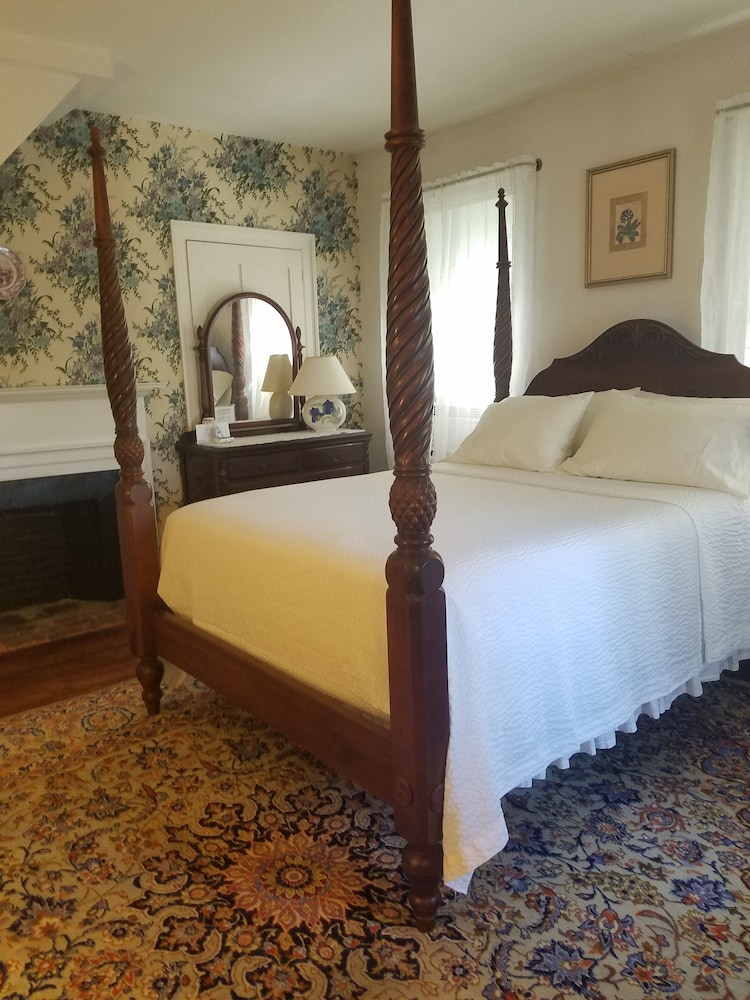 Sturbridge Queen