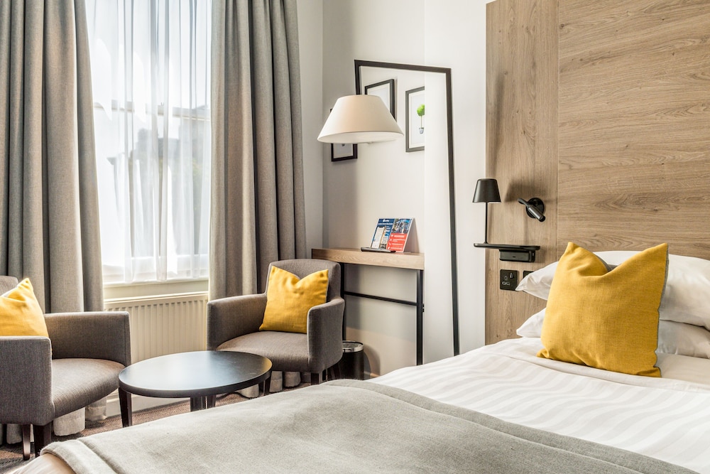 Standard Triple Room, Ensuite photo 2