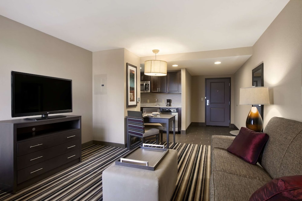 Suite, 2 Queen Beds, Corner photo 1