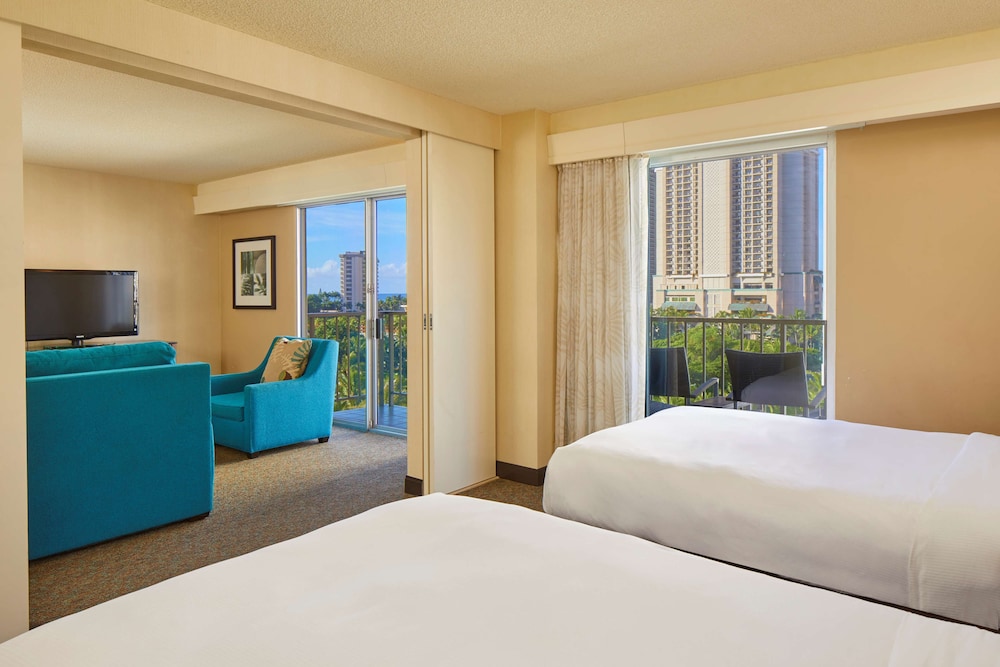 Suite, 1 Bedroom (Waikiki Suite, Park/Ocean View) - Photo 1