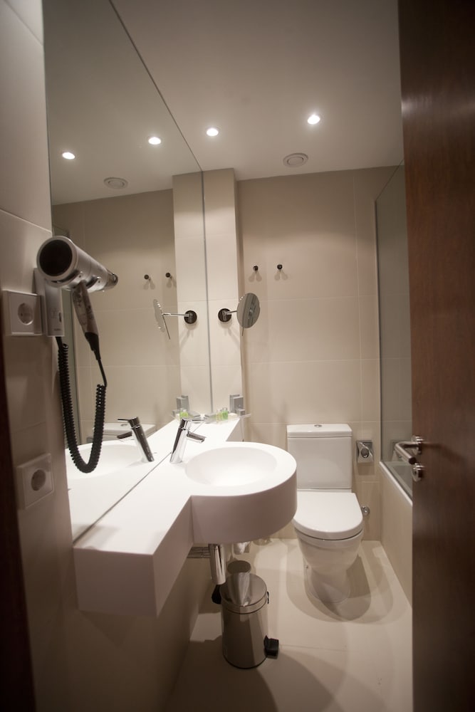 Standard Double Room, 2 Twin Beds - Photo 5
