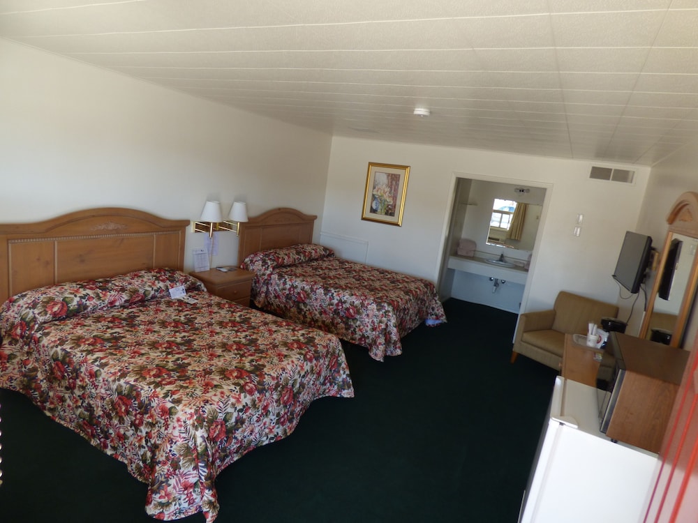 Room, 2 Queen Beds photo 1