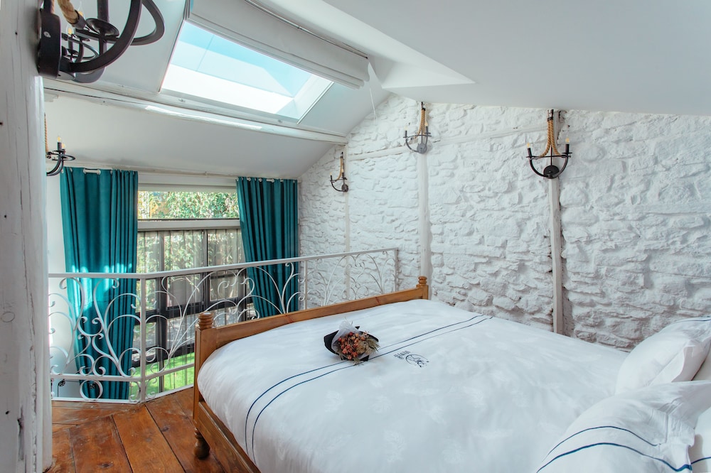Courtyard 1-Honeymoon Duplex photo 3