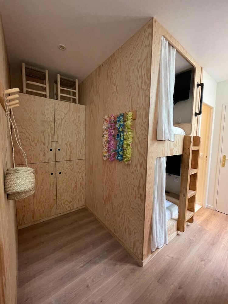 Economy Quadruple Room photo 2