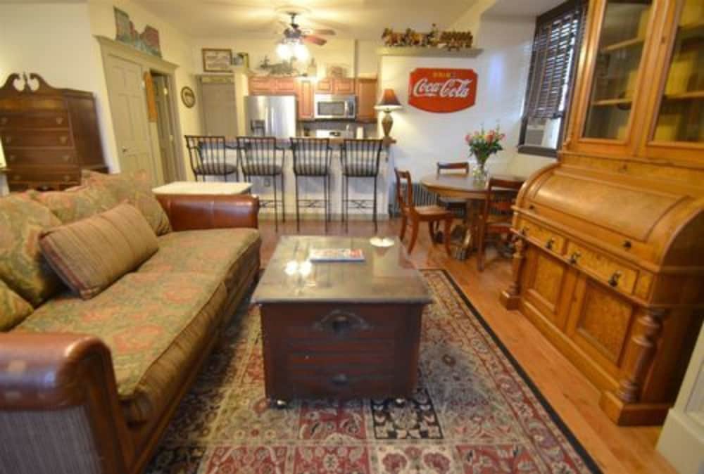 Room (Henry) photo 2