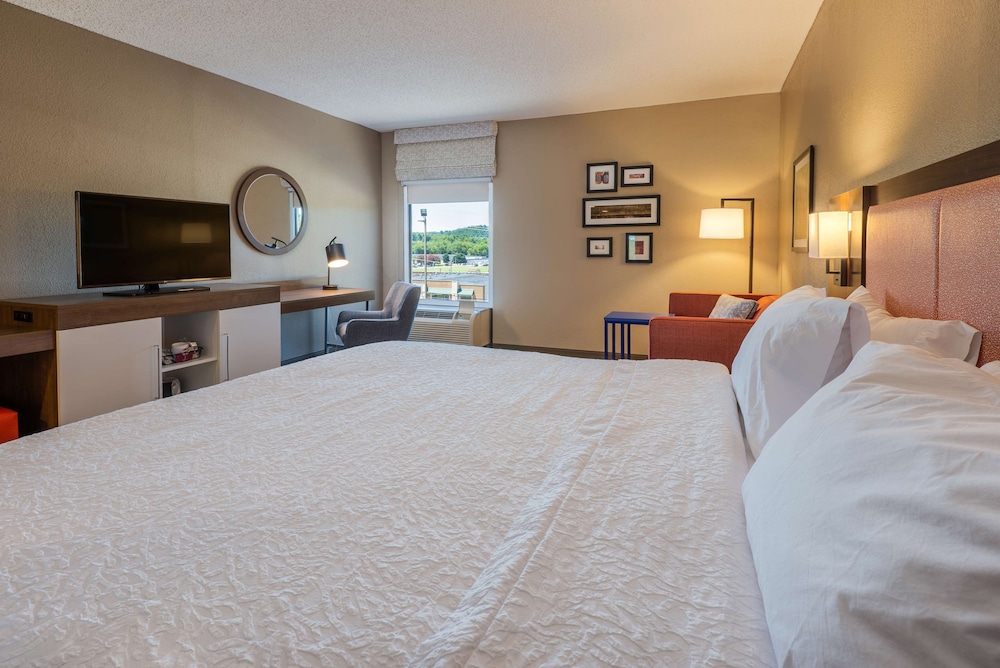 Room, 1 King Bed, Non Smoking (Study) - Photo 2
