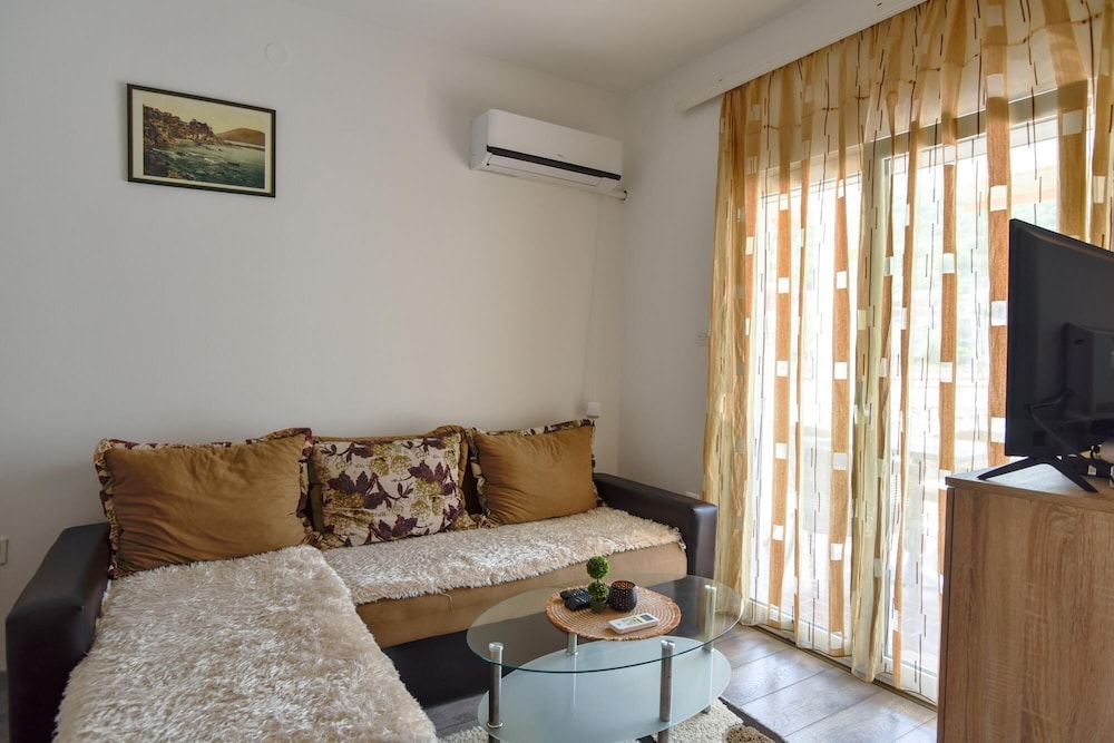 Apartment, Smoking