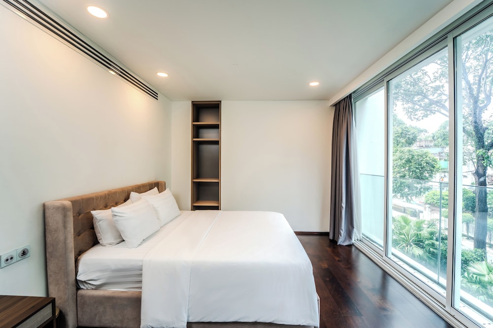 Signature Apartment photo 2