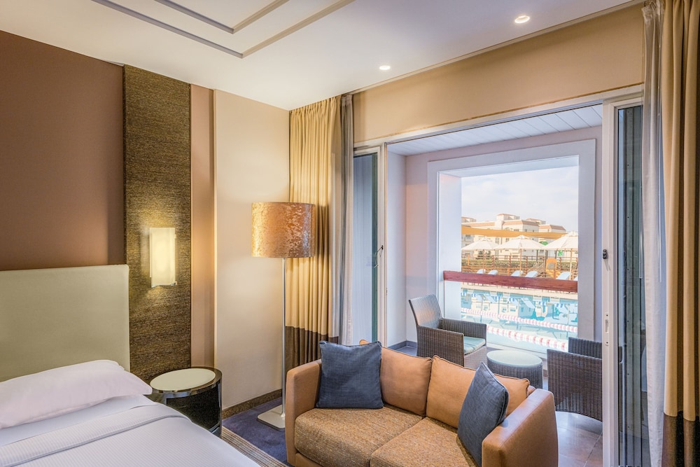 Premium Room, 1 King Bed, Smoking, Balcony