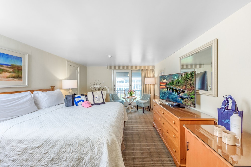 Traditional Room, 1 King Bed, Patio, Garden View
