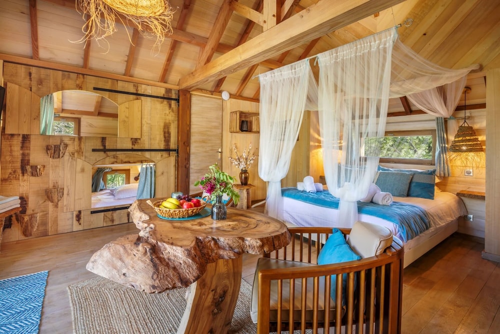 Classic Tree House, Patio, Garden View photo 1